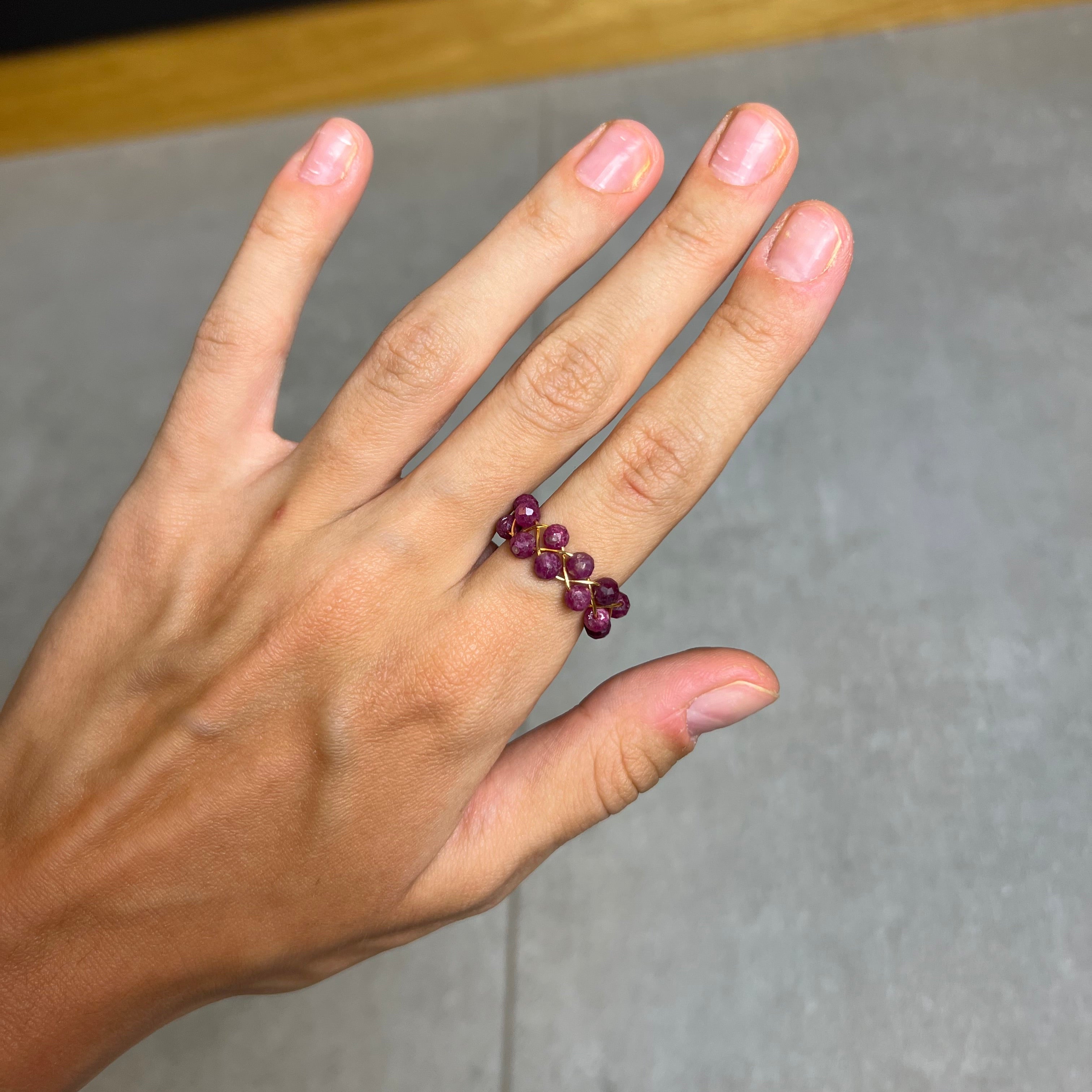 Pierścionek pleciony z rubinem – Kamień Energii i Pewności Siebie