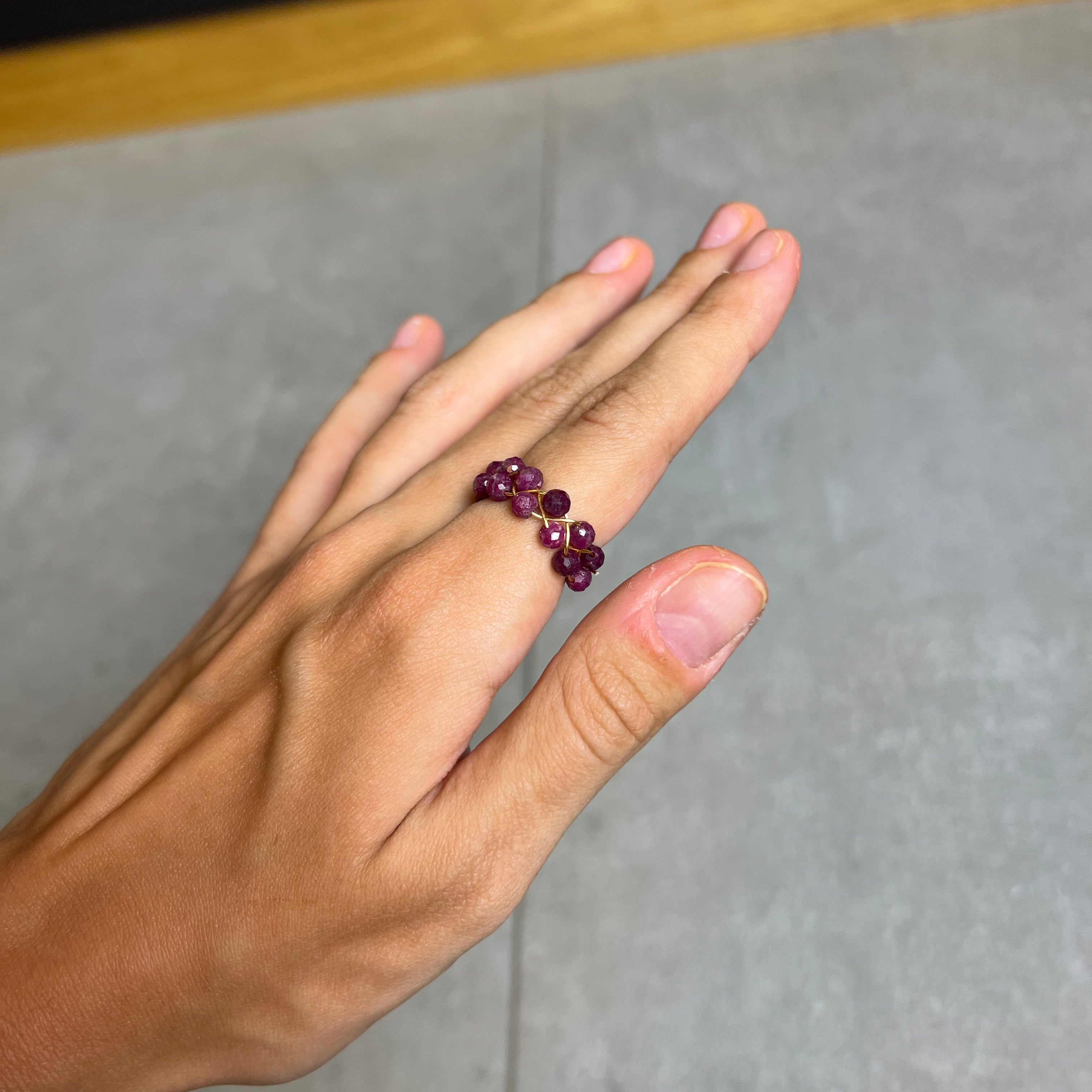 Pierścionek pleciony z rubinem – Kamień Energii i Pewności Siebie