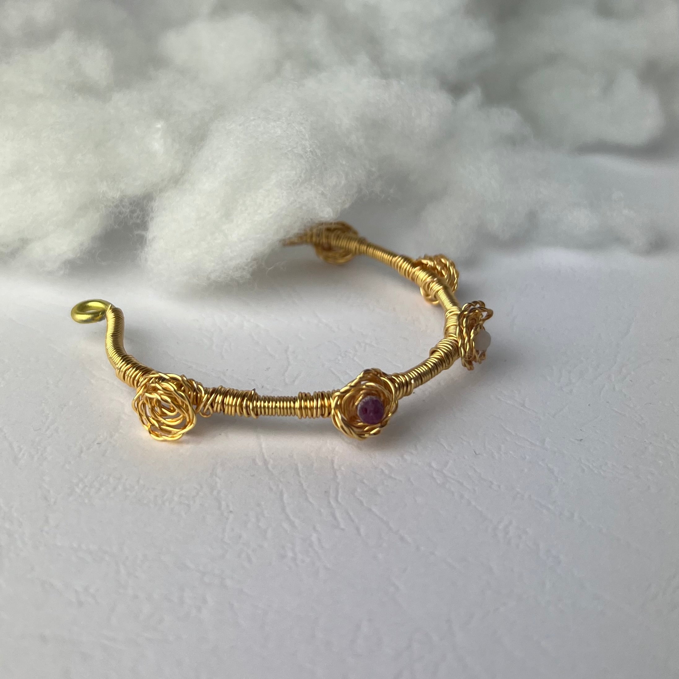 Talizman Obfitości i Pasji – Złota Bransoletka z Kamieniami Naturalnymi Rubin, Cytryn i Kryształ Górski