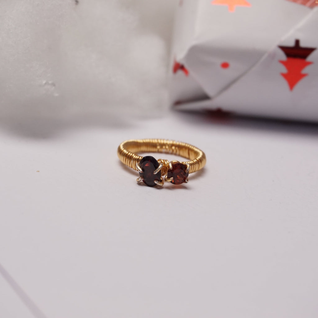 “Garnet” – pierścionek z granatem