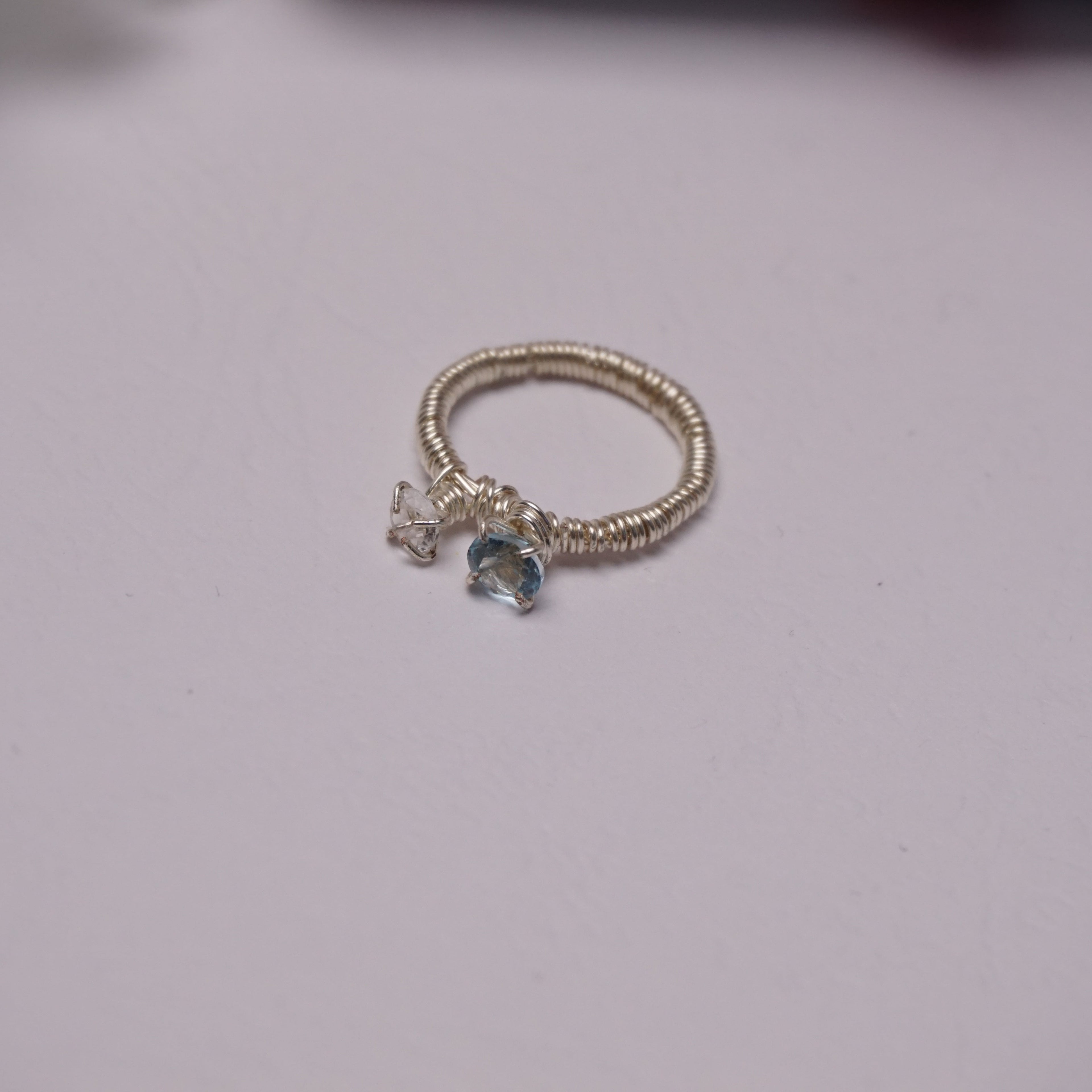 “Topaz & Quartz” – pierścionek z topazem i kryształem górskim