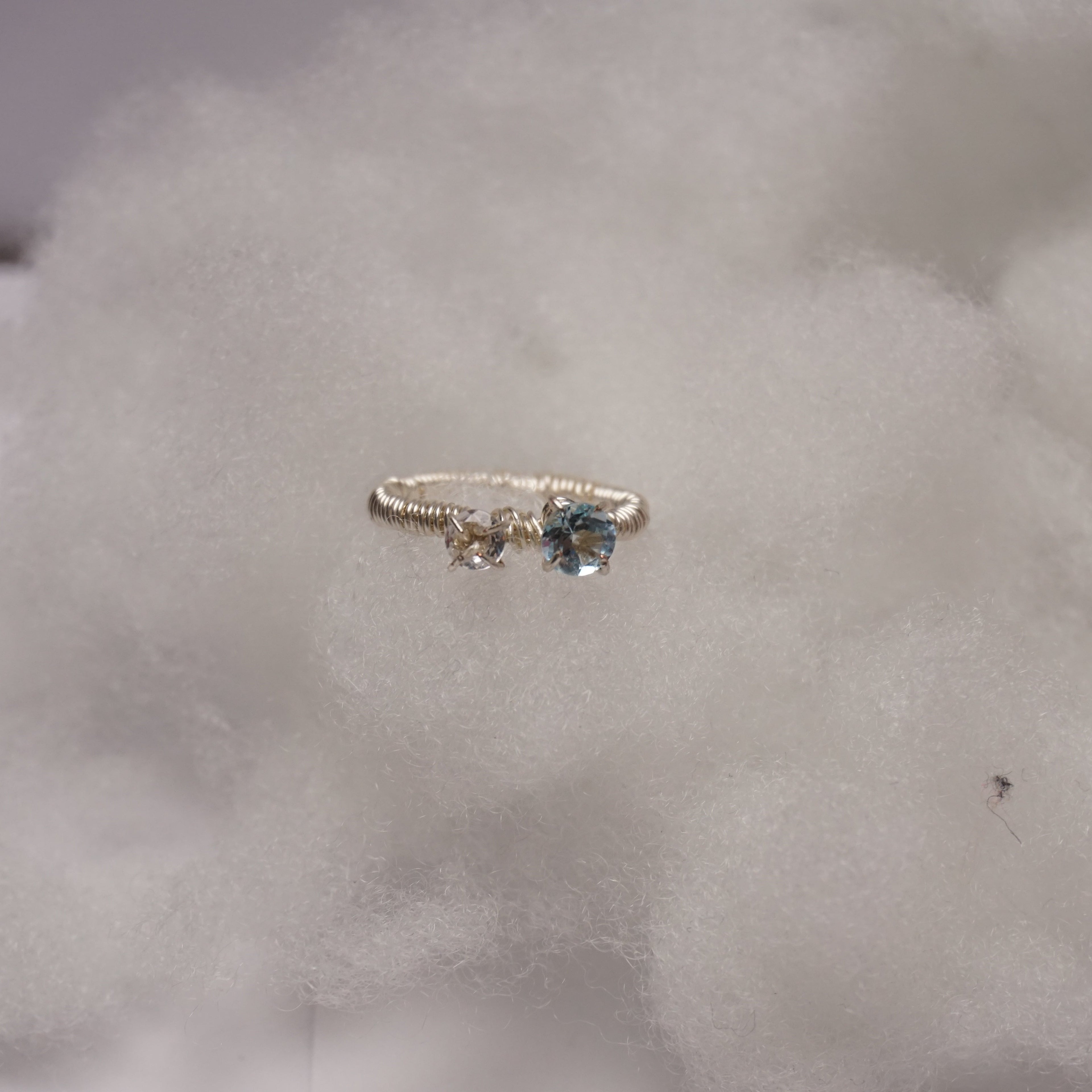 “Topaz & Quartz” – pierścionek z topazem i kryształem górskim