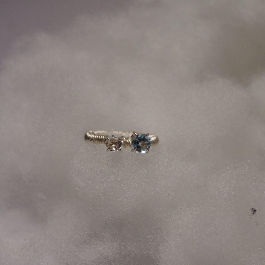 “Topaz & Quartz” – pierścionek z topazem i kryształem górskim