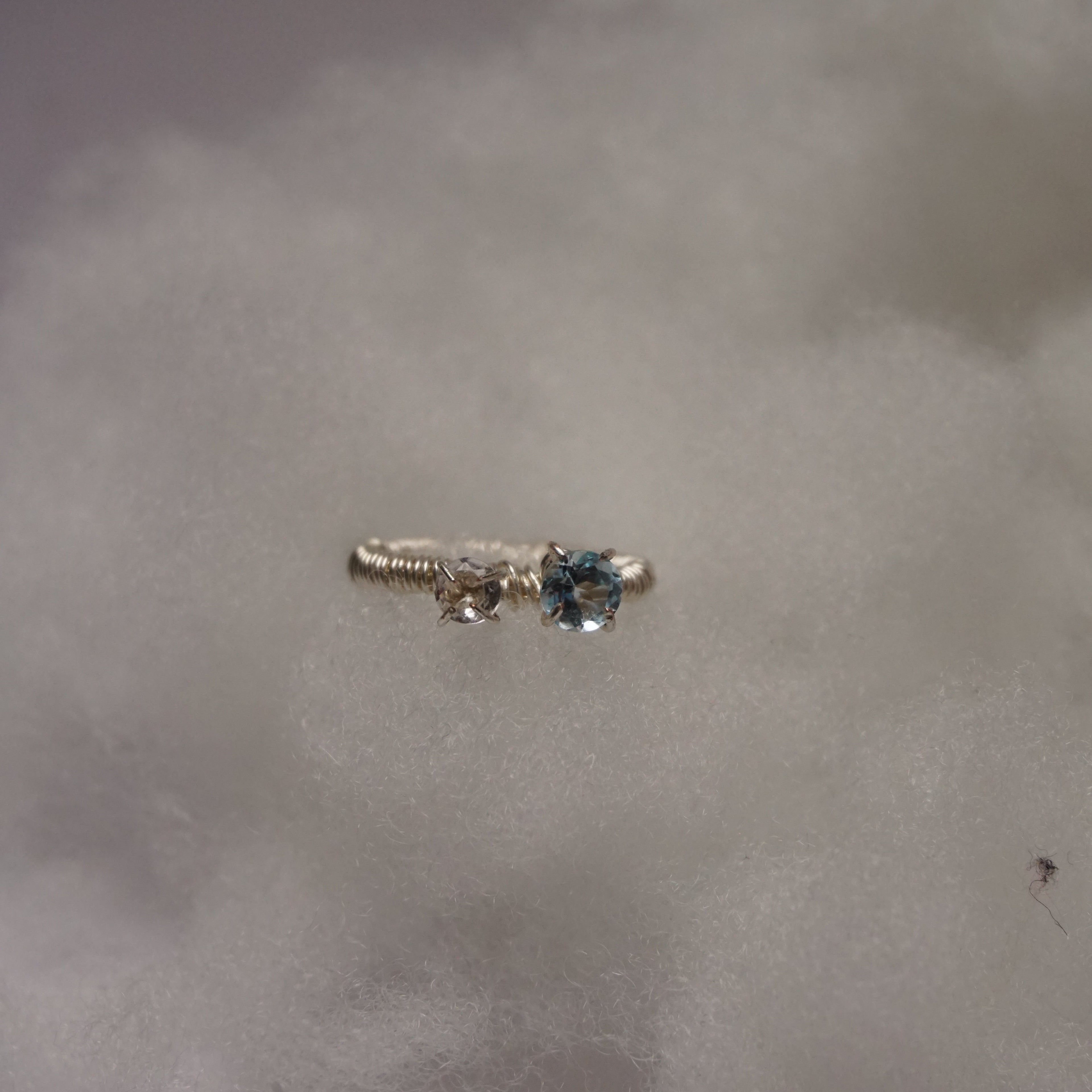 “Topaz & Quartz” – pierścionek z topazem i kryształem górskim