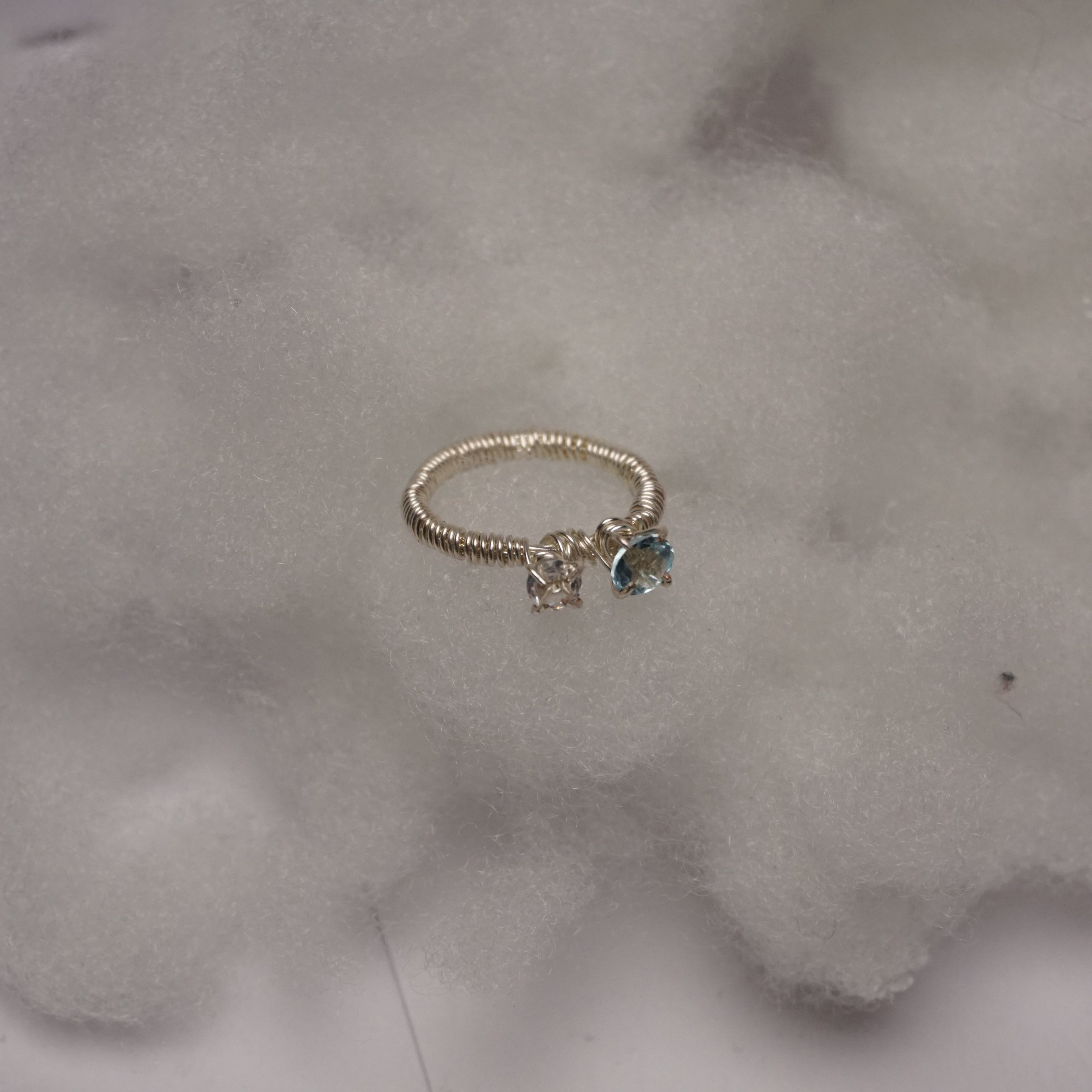 “Topaz & Quartz” – pierścionek z topazem i kryształem górskim